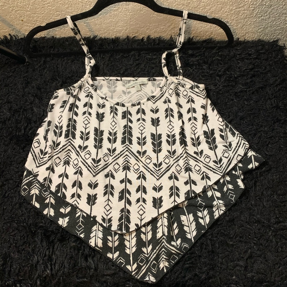 Arrow crop tank